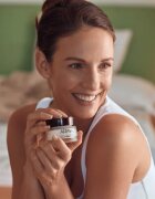 Ahava Beauty Before Age nočna lifting krema za učvrstitev kože za obraz vrat in dekolte 50 ml