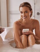 Ahava Dead Sea Salt vlažilno milo s soljo iz Mrtvega morja 100 g