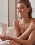 Ahava Dead Sea Water mineralni gel za prhanje z vlažilnim učinkom 200 ml