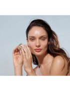 Ahava Osmoter™ Skin-Responsive posvetlitvena krema za predel okoli oči proti zabuhlosti in temnim kolobarjem 15 ml