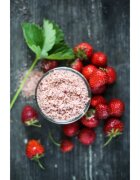 Almara Soap Body Scrub sladkorni piling za telo proti celulitu z vonjem Strawberry Cream 180 g
