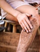 Almara Soap Face & Body Scrub sladkorni piling za telo in obraz z vonjem Sweet Coffee 110 g