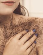 Almara Soap Face & Body Scrub sladkorni piling za telo in obraz z vonjem Sweet Coffee 110 g