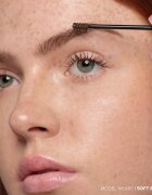 Anastasia Beverly Hills Volumizing Tinted Brow Gel dolgoobstojni gel za obrvi odtenek Soft Brown 3.2 ml