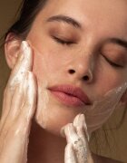 Antipodes Gospel Vitamin C Skin-Glow Gel Cleanser posvetlitveni čistilni gel z vitaminom C 200 ml