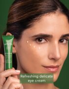 Apivita Bee Radiant Eye Cream krema za predel okoli oči za korekcijo temnih kolobarjev in gub 15 m
