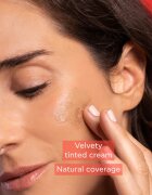 Apivita Bee Sun Safe Anti-Spot and Anti-Age Tinted Face Cream SPF50 zaščitna tonirana krema za obraz SPF 50 odtenek Tinted 50 ml