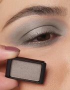 Artdeco Eyeshadow Pearl senčila za oči za vlaganje v paleto z bisernim sijajem odtenek 04 Pearly Mystical Grey 08 g