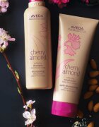 Aveda Cherry Almond Softening Conditioner globinsko hranilni balzam za sijaj in mehkobo las 1000 ml