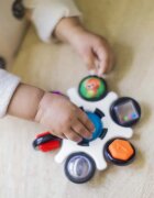 Baby Einstein Curiosity Clutch Twist & Pop aktivnostna igrača 3 m+ 1 kos