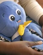 Baby Einstein Octoplush™ glasbena igrača 3m+ 1 kos