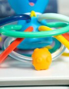 Baby Einstein Opus's Shake & Soothe Teether Toy & Rattle grizalo z ropotuljico 0 m+ 1 kos
