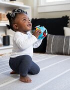 Baby Einstein Rattle & Sense™ senzorična žogica z grizljajočim delom 3m+ 1 kos