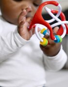 Baby Einstein Slide & Swirl™ senzorična žogica 3m+ 1 kos