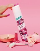 Batiste Blush Flirty Floral suhi šampon za volumen in sijaj 200 ml