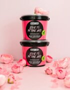 Beauty Jar Love Is In The Air sol za kopel za nežno in gladko kožo 1200 g