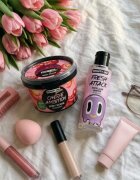 Beauty Jar Yummy Chérie Ambition nežni piling za telo 360 g