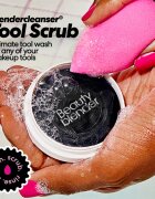beautyblender® Tool Scrub Charcoal trdo čistilo gobic in čopičev za ličenje 28.3 g