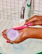 beautyblender® Tool Scrub Lavender trdo čistilo gobic in čopičev za ličenje 28.3 g