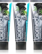 Biomed Charcoal zobna pasta za beljenje zob z aktivnim ogljem