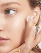 Bobbi Brown Vitamin Enriched Eye Base vlažilna krema za predel okoli oči z vitaminoma B3 B5 B6 in B12 15 ml