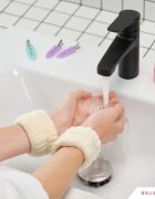 BrushArt Home Salon Wrist wash bands zapestnice proti brizganju vode pri umivanju obraza Cream 2 kos