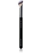 BrushArt Professional B12 Angled concealer brush čopič za korektor B12 1 kos