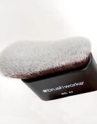 Brushworks Blending Face & Body Brush čopič za obraz in telo kabuki vrsta NO. 24 1 kos