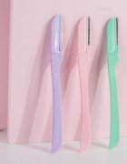 Brushworks Precision Eyebrow Razor Pastel britev za obrvi