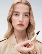 Burberry Brit Matte Veil mat vlažilna tekoča šminka odtenek Marmalade 611 3 ml