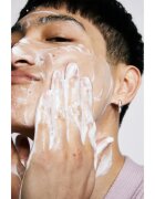 Carbon Theory Salicylic Acid & Shea Butter nežno čistilno milo s piling učinkom 100 g