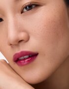 Catrice Bare Glow balzam za ustnice ki se odziva na pH odtenek 030 Dark Ruby Red 3 g
