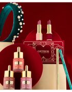 Catrice FESTIVE TREASURES vlažilna sijoča šminka odtenek C02 Kissberry 32 g