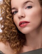 Catrice Glass Like Dewy Lip Tint visoko pigmentiran sijaj za ustnice z vlažilnim učinkom odtenek 020 Look At Me! 3 ml