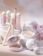 Catrice PEARLFECTION intenzivna senčila za oči v paličici odtenek 01 Sparkles of Pearls 2.7 g