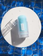 Catrice POOLSIDE OF LIFE vlažilna in regeneracijska paličica s hladilnim učinkom odtenek Pool Down 36 g