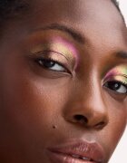 Catrice Prismatic Shift Eyeshadow senčila za oči z multikromatskim učinkom odtenek 020 Berry Blaze 1 g