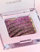 Catrice Prismatic Shift Eyeshadow senčila za oči z multikromatskim učinkom odtenek 020 Berry Blaze 1 g