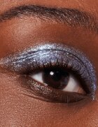 Catrice Space Glam tekoče senčilo za oči odtenek 010 Milky Way 2 ml