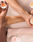 Catrice Under Eye Brightener fiksacijski puder z vlažilnim učinkom odtenek 030 Golden Toffee 2.3 g