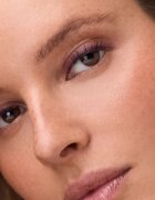 Catrice Velvet Glide vodoodporni svinčnik za oči z mat učinkom odtenek 040 Plum Line 1.4 g