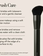 Chantecaille Blend and Smooth Brush srednji čopič za tekoče kremaste in pudraste izdelke 1 ml