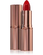 Charlotte Tilbury K.I.S.S.I.N.G kremasta šminka s satenastim zaključkom odtenek So Red 3.5 g