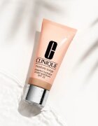 Clinique Moisture Surge™ Sheertint Hydrator SPF 25 tonizirajoča vlažilna krema SPF 25 odtenek Universal Very Light 40 ml