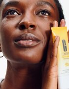 Clinique Sun UV Solutions Mattifying Sunscreen SPF 50 krema za sončenje za obraz z mat učinkom 40 ml