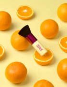 Coco & Eve Sunny Honey Deluxe Vegan Kabuki Brush čopič za ličenje Kabuki za telo in obraz 1 kos