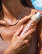 COCOSOLIS Peptide Shimmer Spray NUDE vlažilno pršilo s posvetlitvenim učinkom z vonjem Raspberry 100 ml