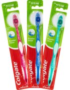 Colgate Premier Clean zobna ščetka medium 1 kos