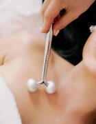 Crystallove Lift & Sculpt pripomoček za masažo za obraz barva Silver 1 kos