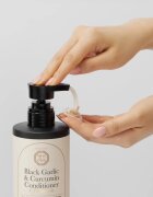 DAENG GI MEO RI Black Garlic & Curcumin Treatment negovalni balzam za gostoto las in zaščito proti lomljivosti 500 ml
